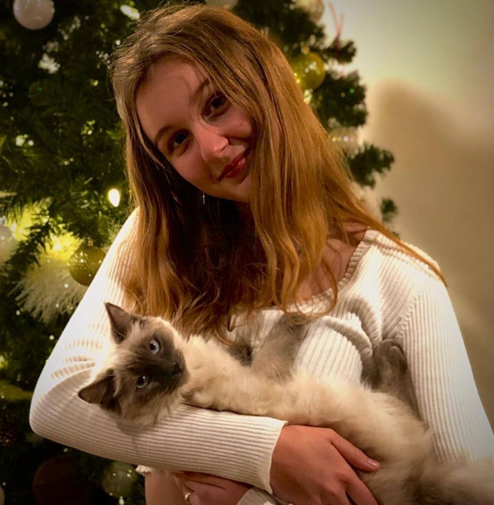 meisje met ragdoll kat